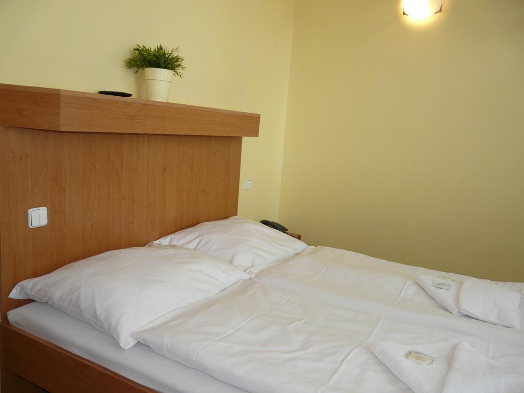 Hotel Ondras Zlín Chambre photo
